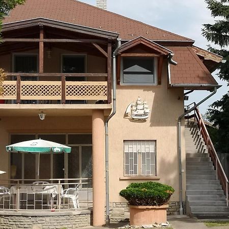 Vitorlas Apartmanhaz Шиофок Экстерьер фото