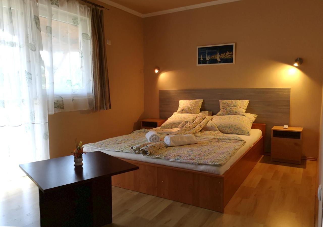 Vitorlas Apartmanhaz Шиофок Экстерьер фото